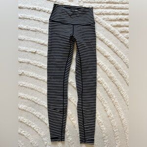 EUC lululemon LUXTREME Wunder under leggings, 28”